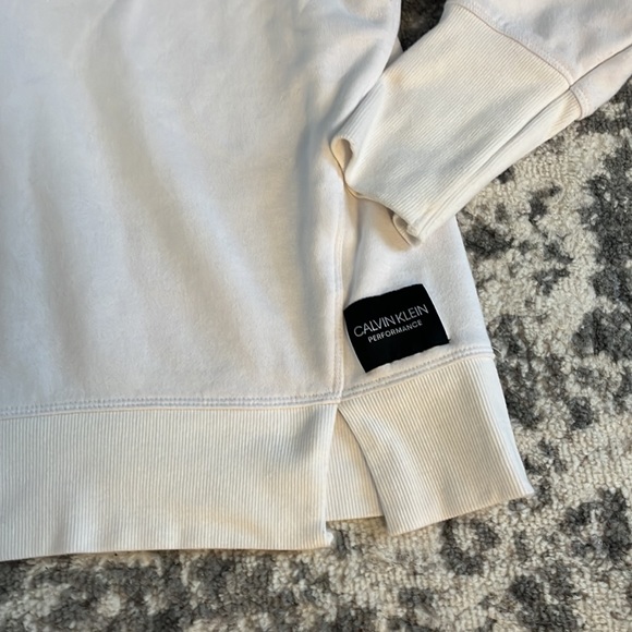 Calvin Klein Sweatshirt - Picture 2 of 6